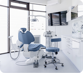 Dr Clear Aligners carry bag and aligner case symbolizing activation of lifetime guarantee